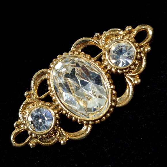 1928 Jewelry - Vintage 1928 Gold Tone Oval Rhinestone Open Metal Work Bar Pin Brooch
